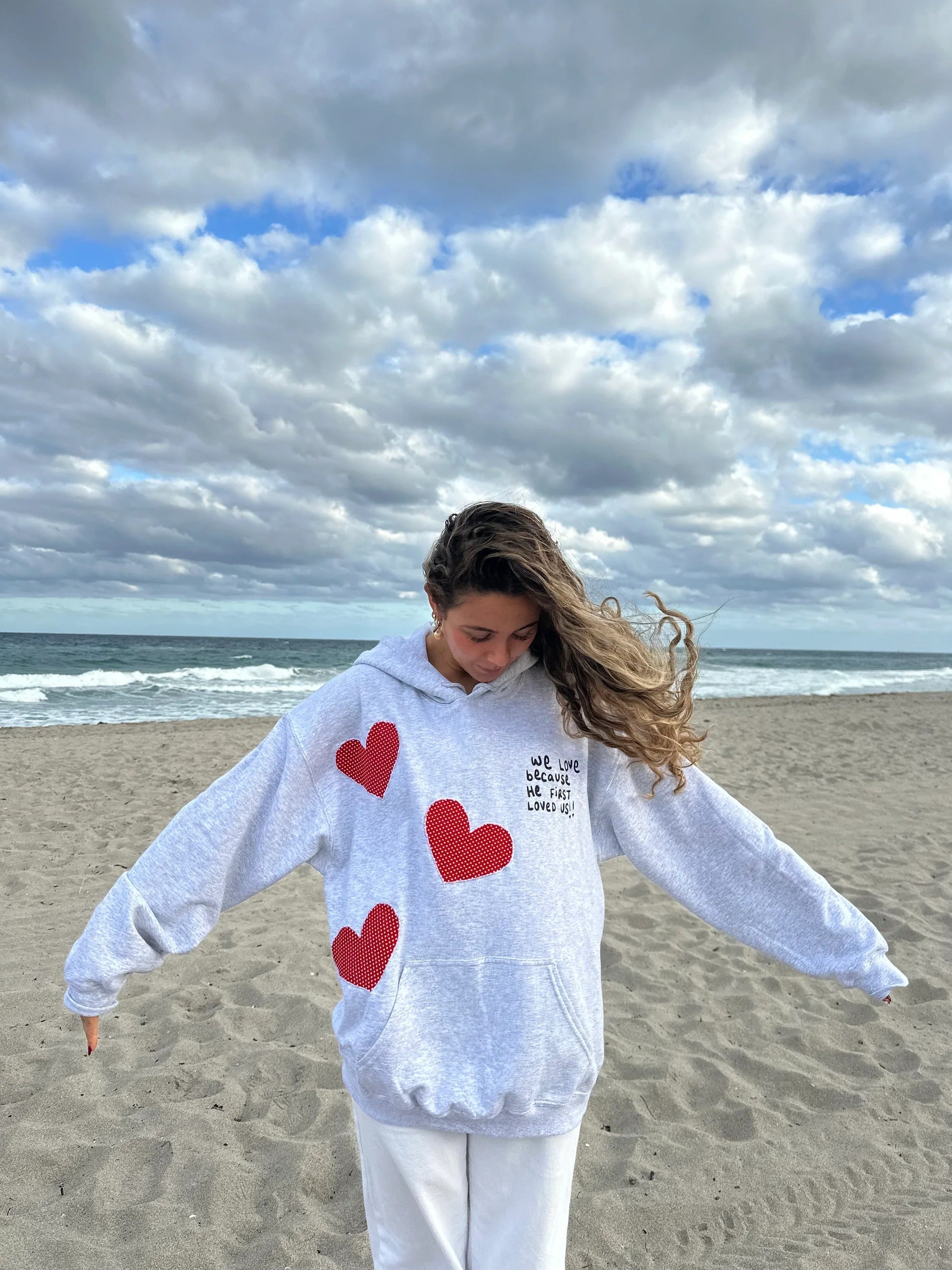 Kapuzenpullover „Er liebte uns zuerst“