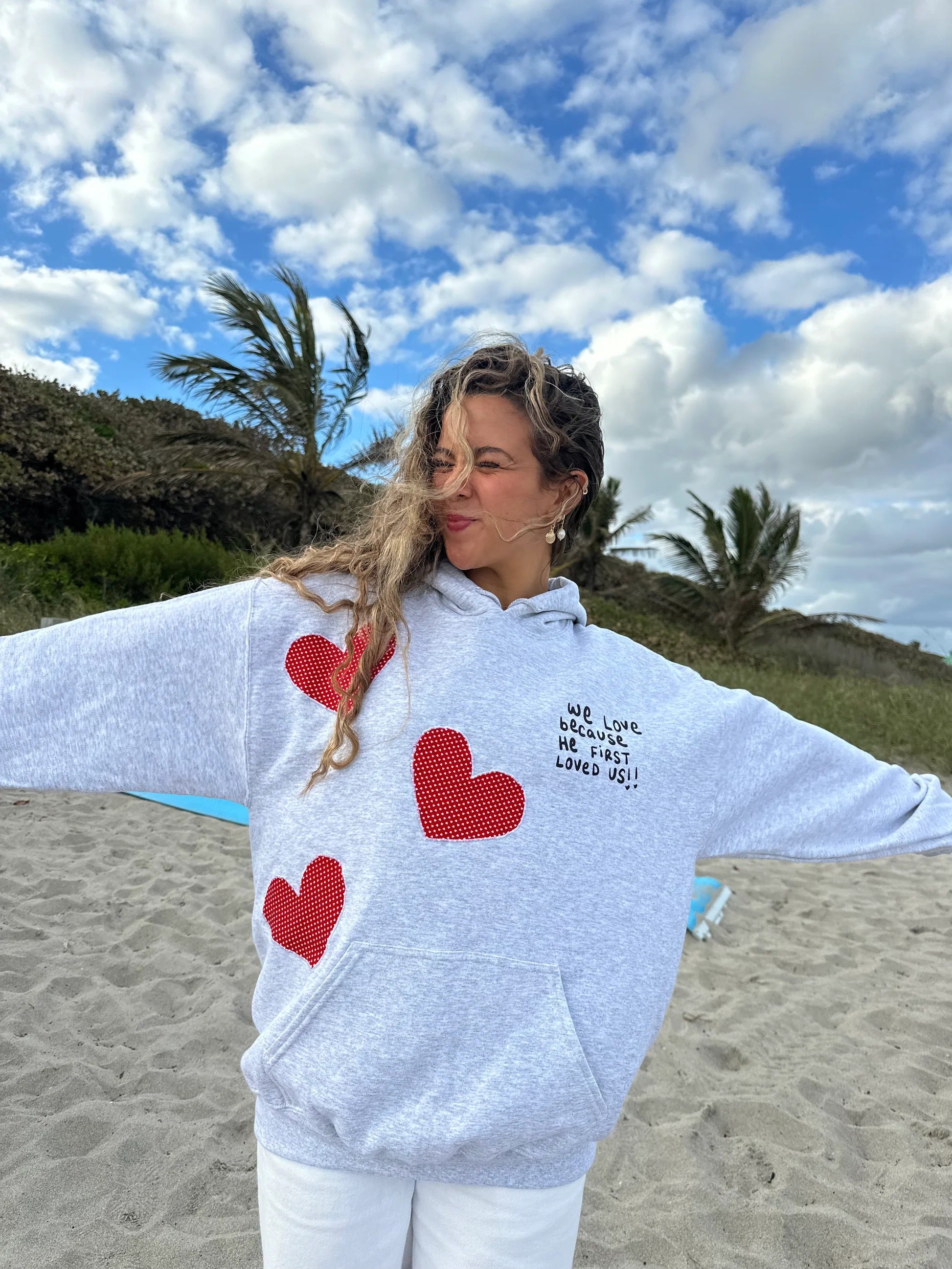 Kapuzenpullover „Er liebte uns zuerst“