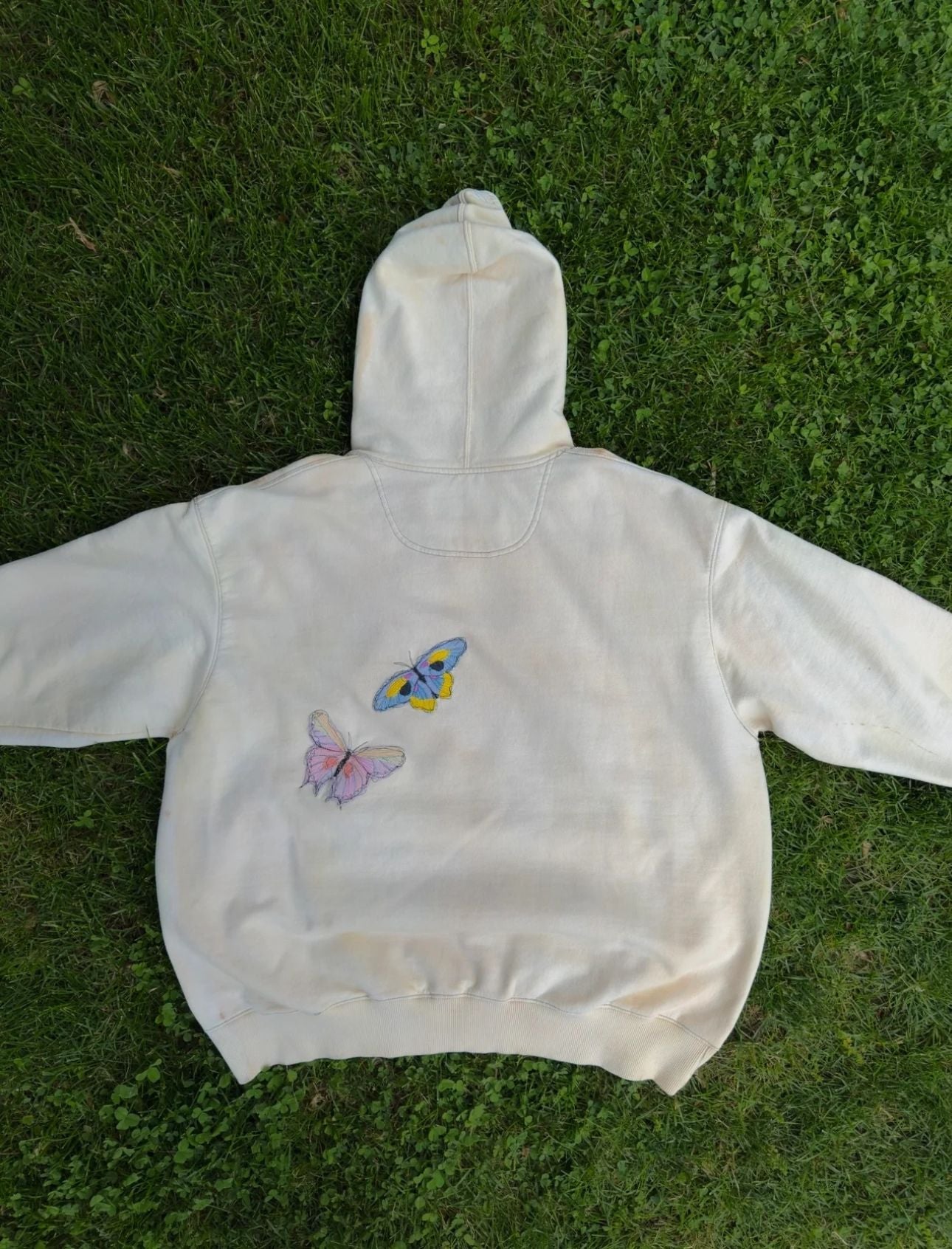SCHMETTERLINGS-KAPUZENPULLOVER