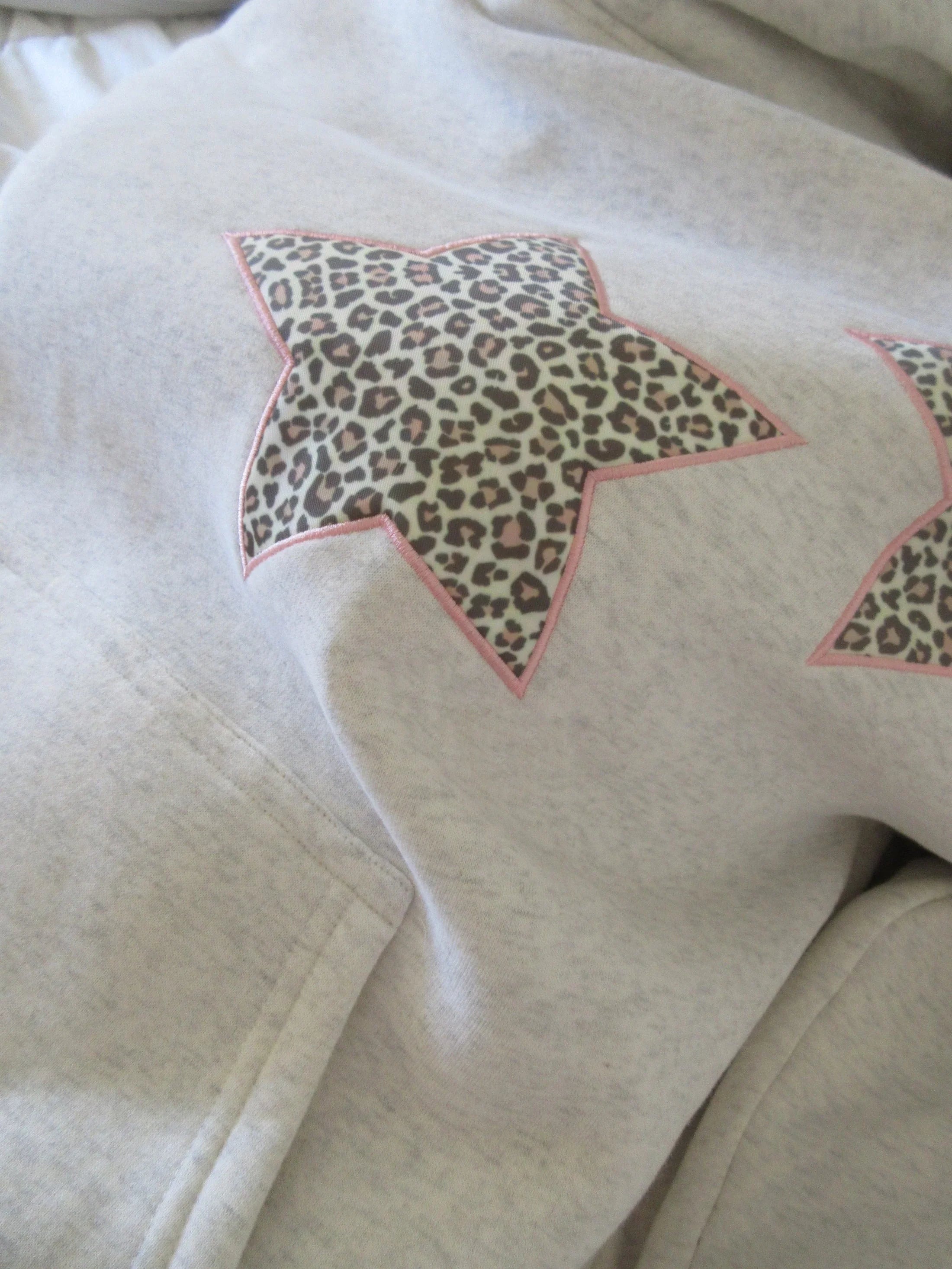 Luxuriöser Hoodie mit Leopardenmuster