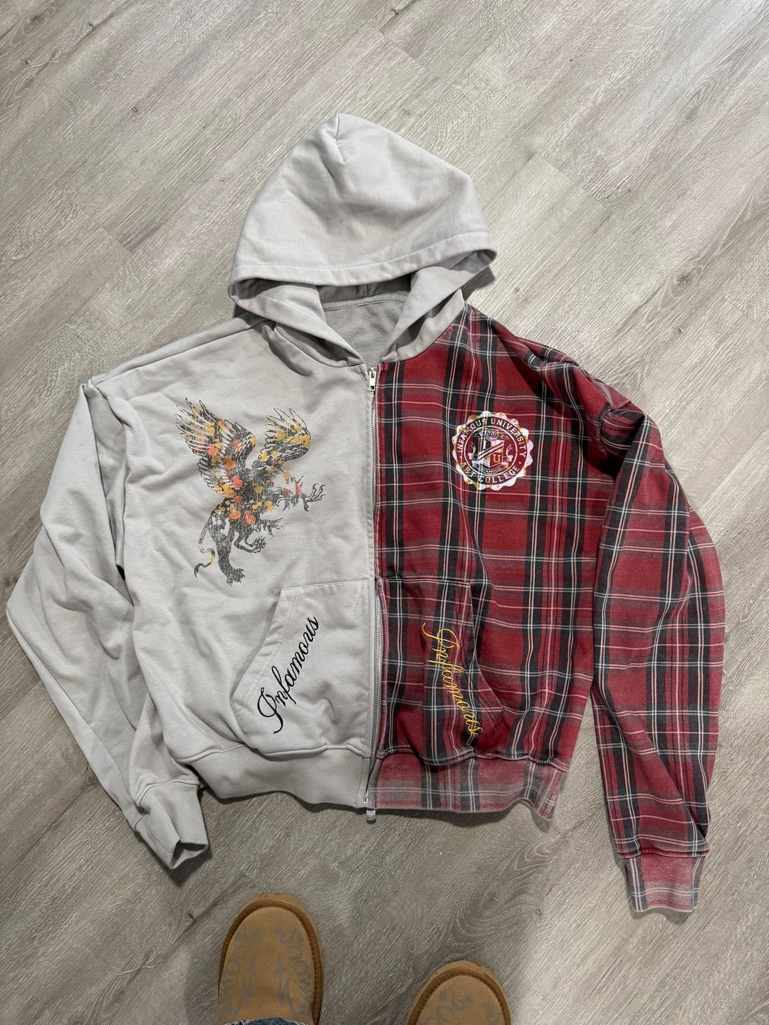 Unisex-Kapuzenpullover „Infamous“