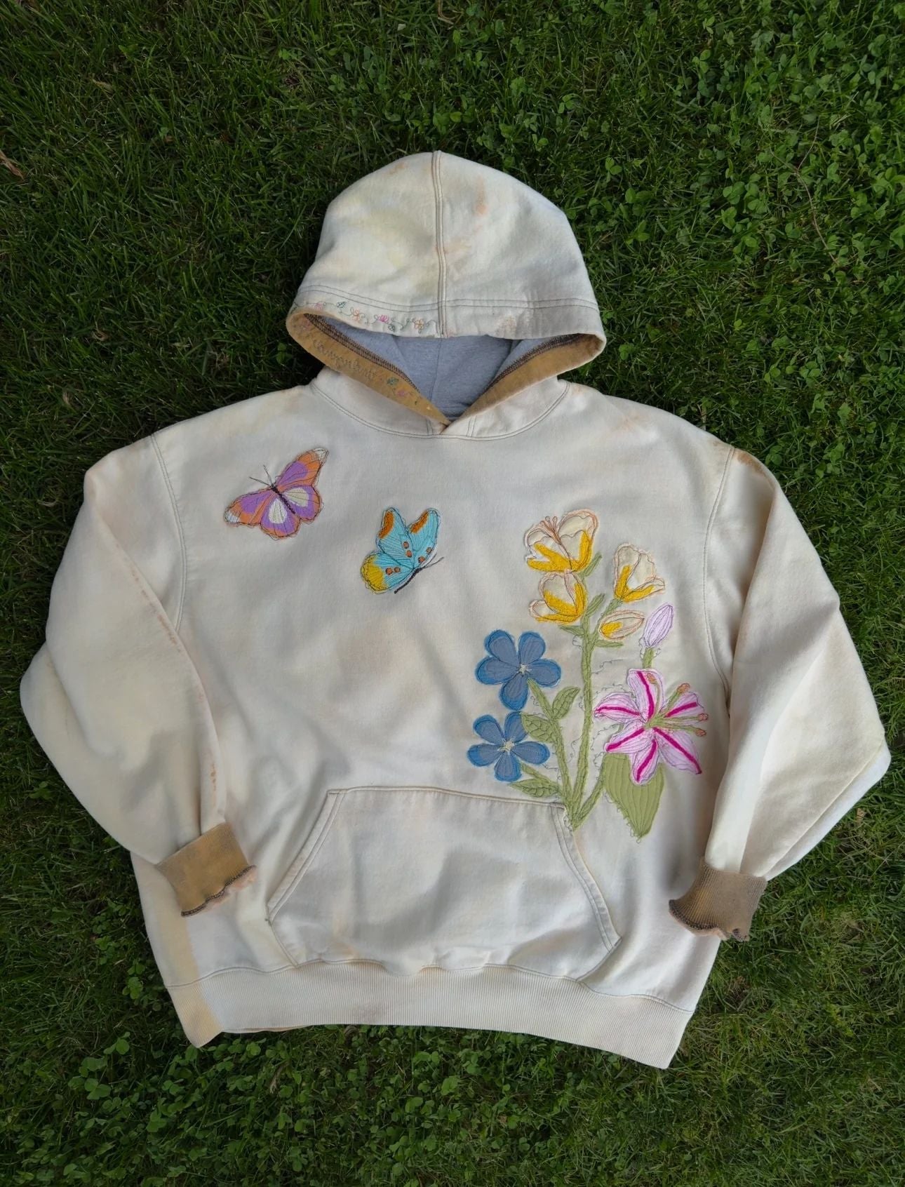 SCHMETTERLINGS-KAPUZENPULLOVER