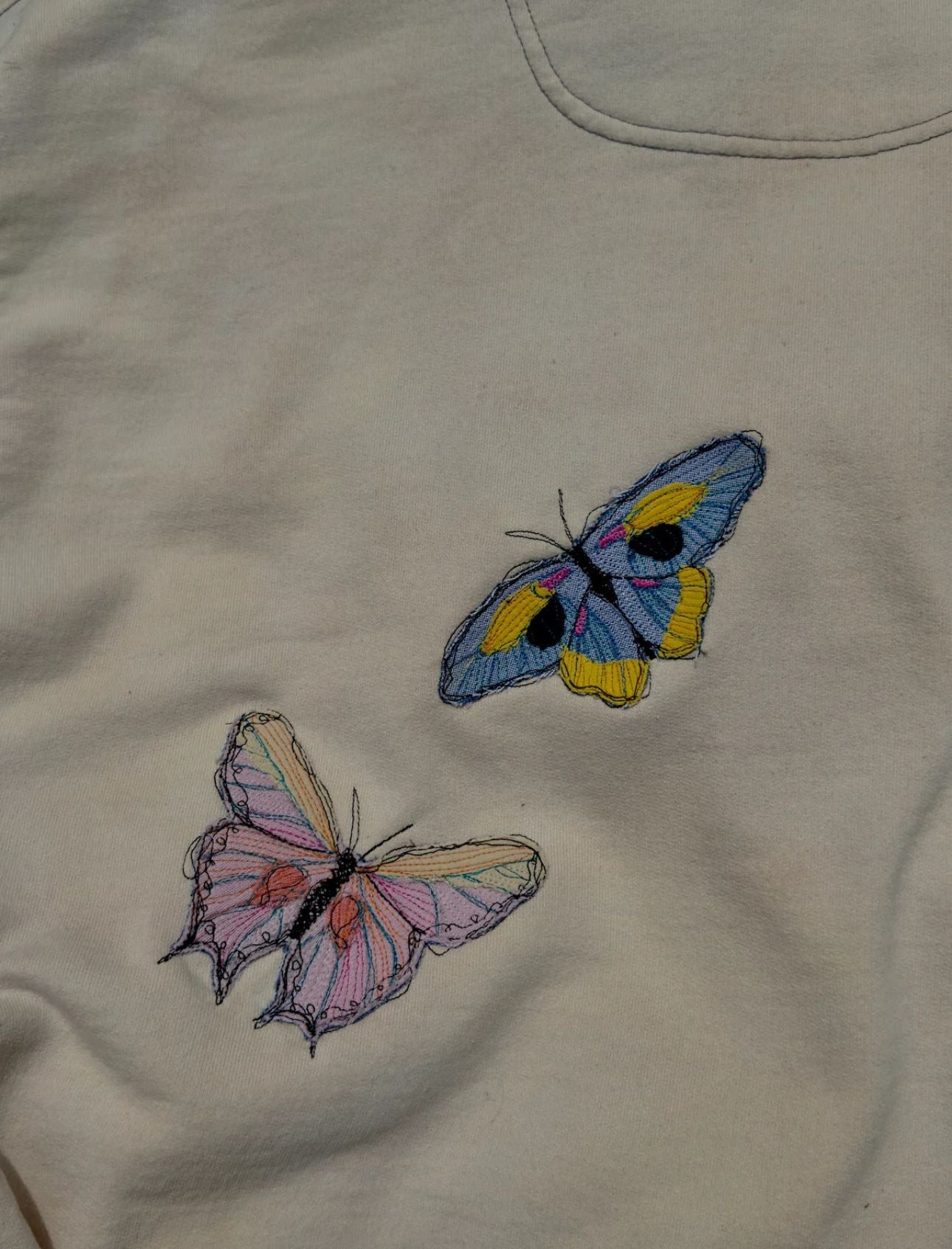 SCHMETTERLINGS-KAPUZENPULLOVER